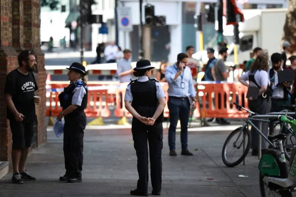Four Injured in Central London Stabbing