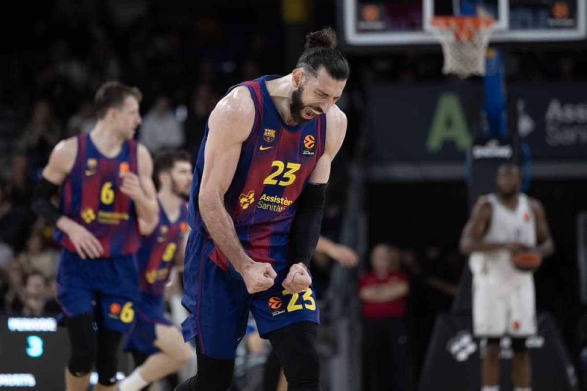 دبي للسلة يتعاقد مع لاعب برشلونة