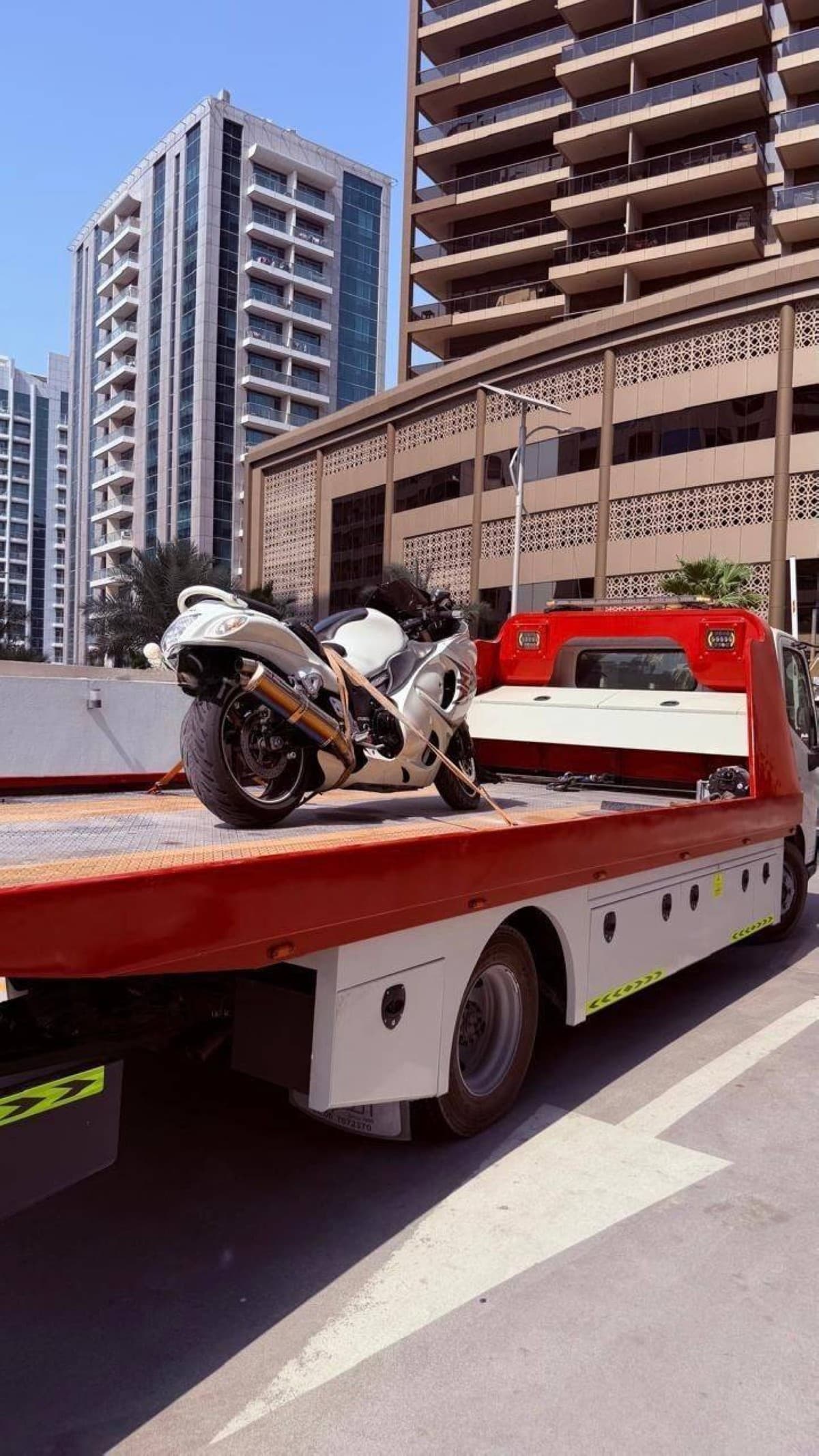 Dubai Police detain rider over 290 km/h speed