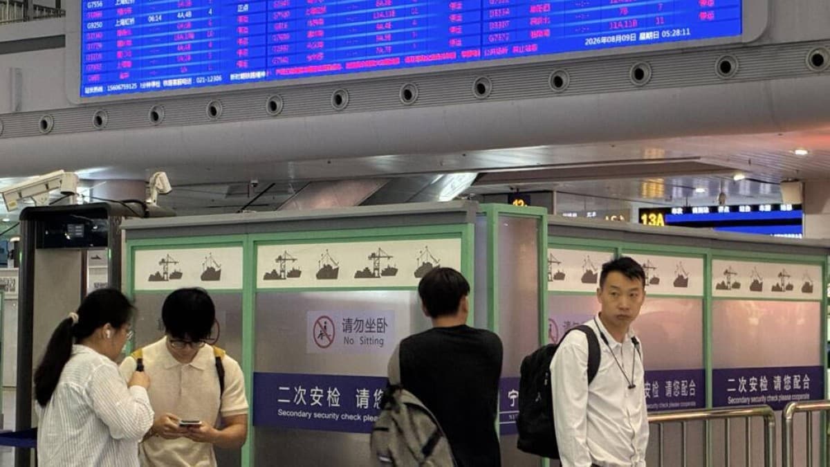 Dolphin hits China after evacuations