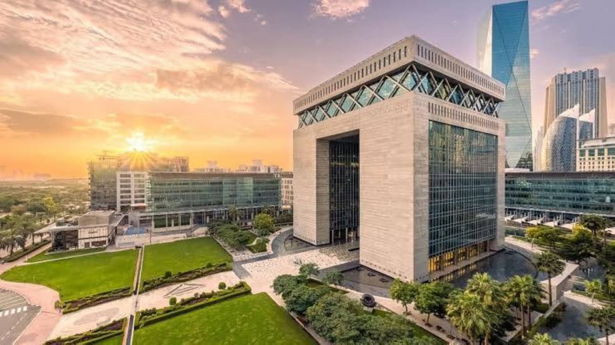 دبي وهونغ كونغ تؤكدان التعاون في التمويل المناخي