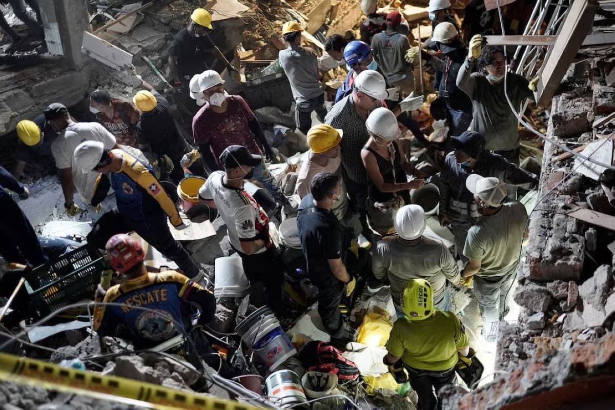 Colombia Seeks Earthquake Survivors