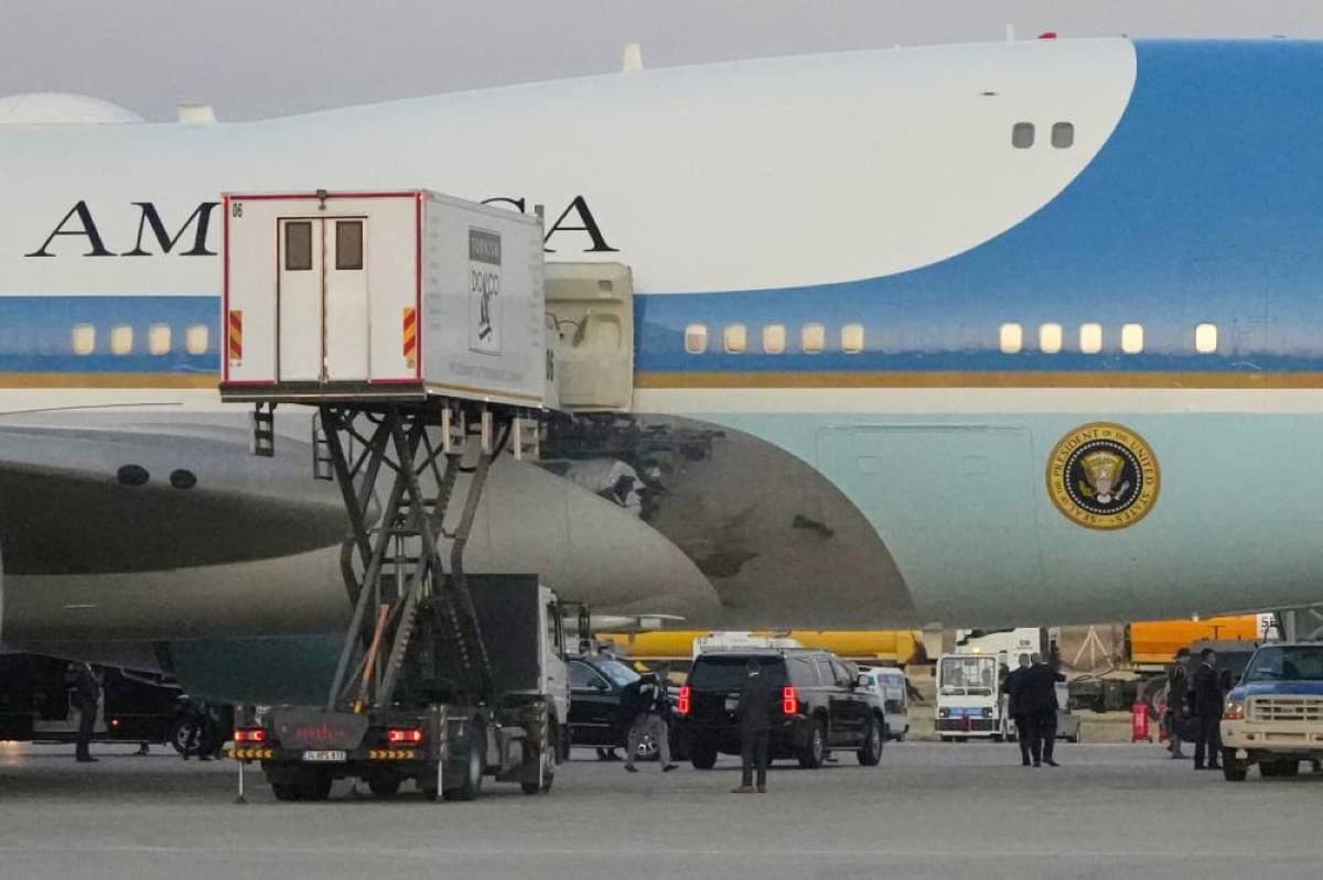 Trump's food truck disguise raises doubts