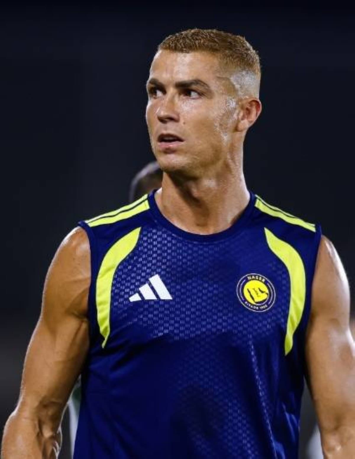 رونالدو يغير مظهره بعد زواجه