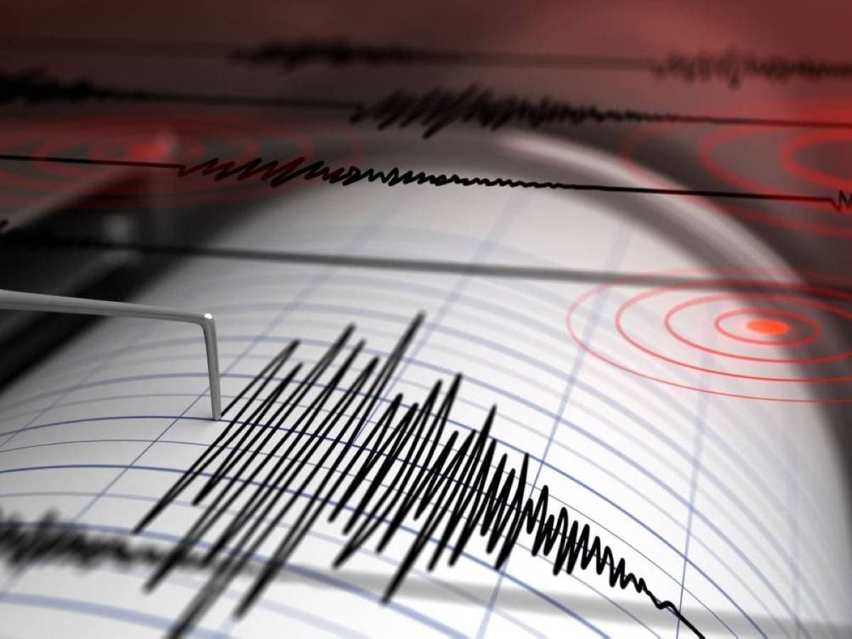 Indonesia experiences 7.7 quake off coast