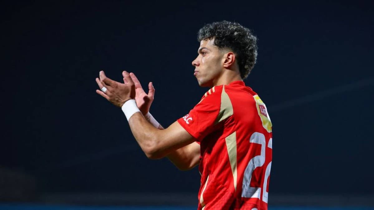 Imam Ashour renews with Al Ahly