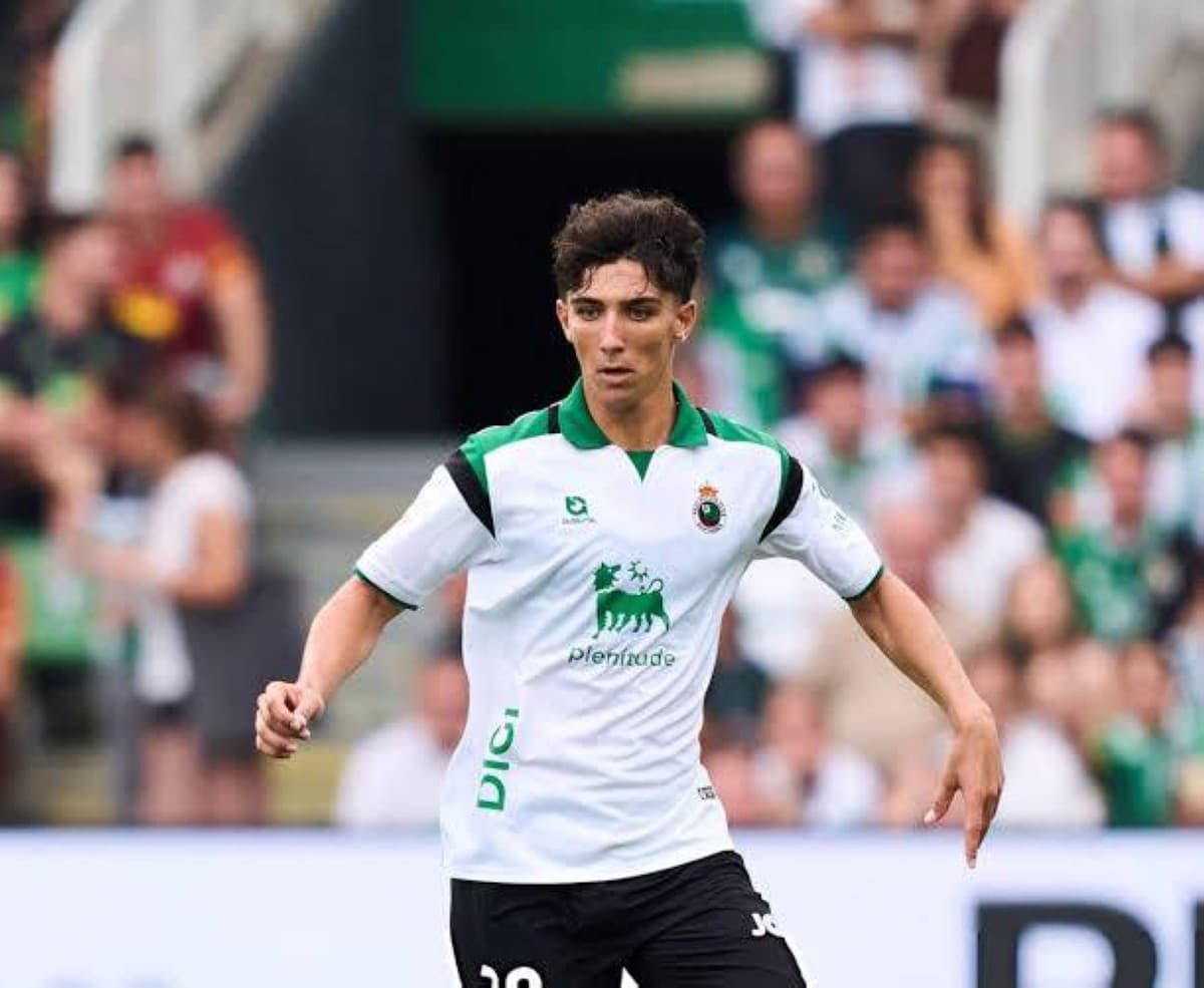 Real Madrid announces signing of Martínez, 19