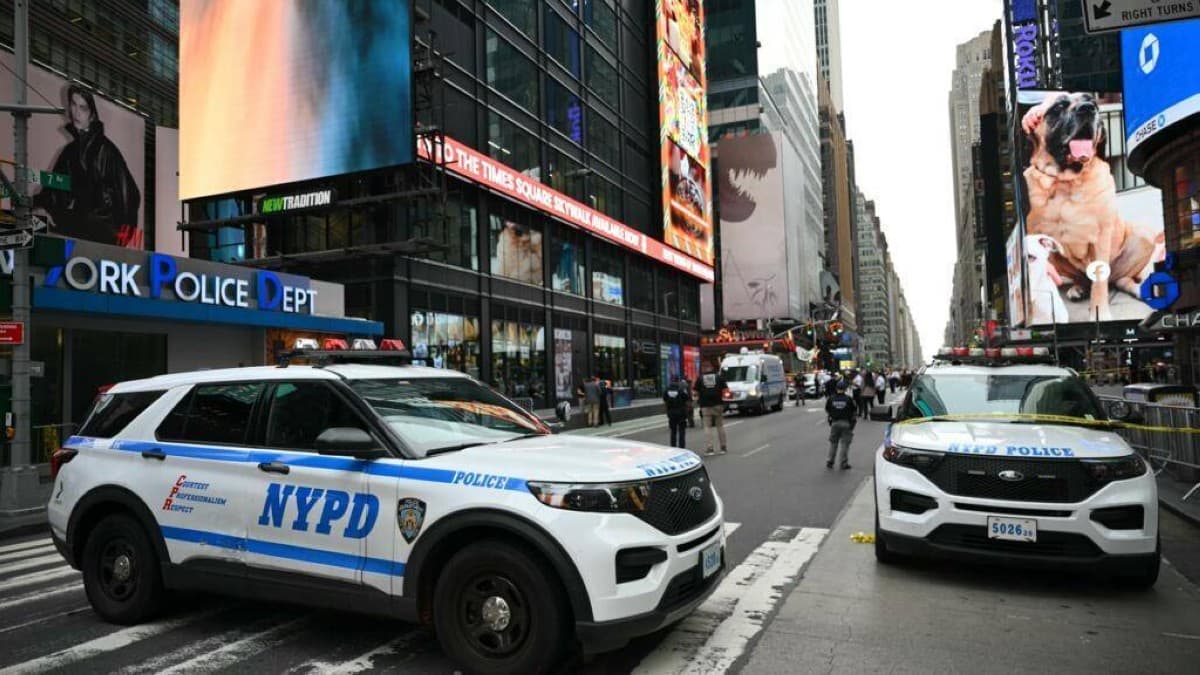 Two injured in Times Square stabbing