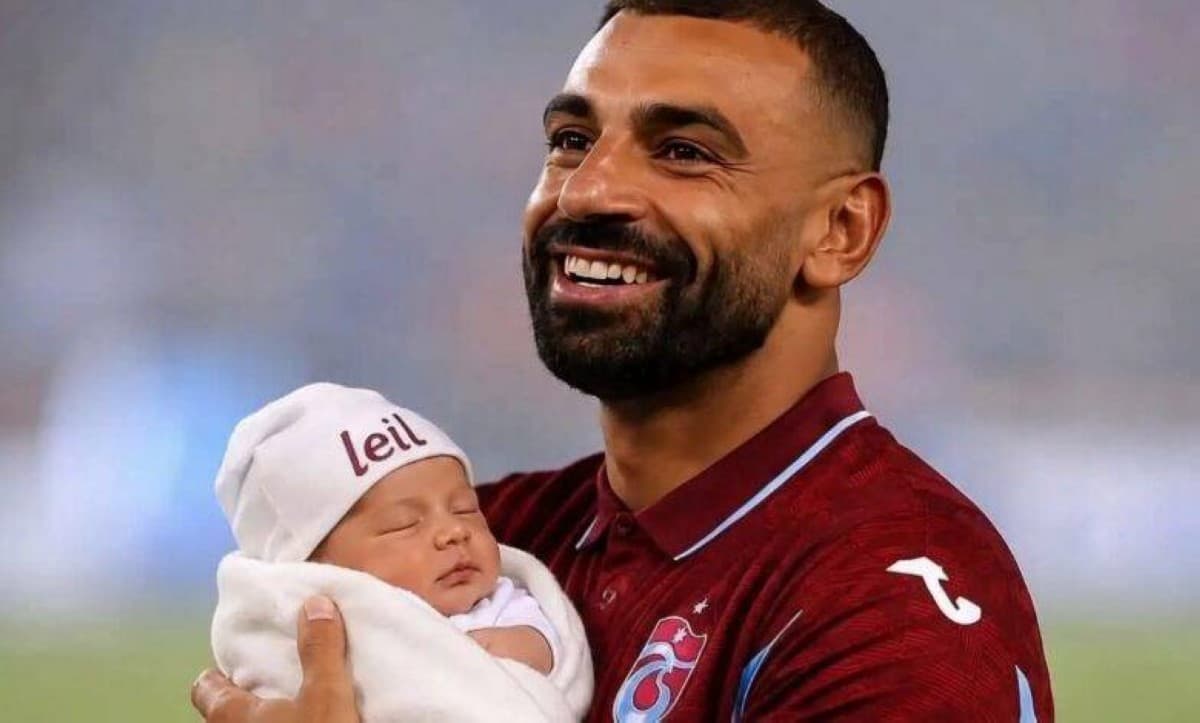 محمد صلاح يرحب بمولود ذكر جديد