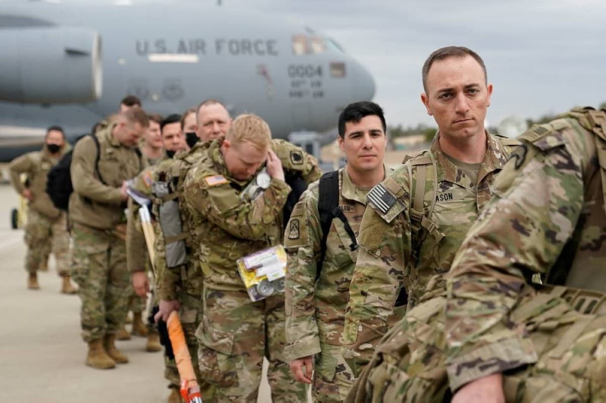 Phones risk US soldiers security