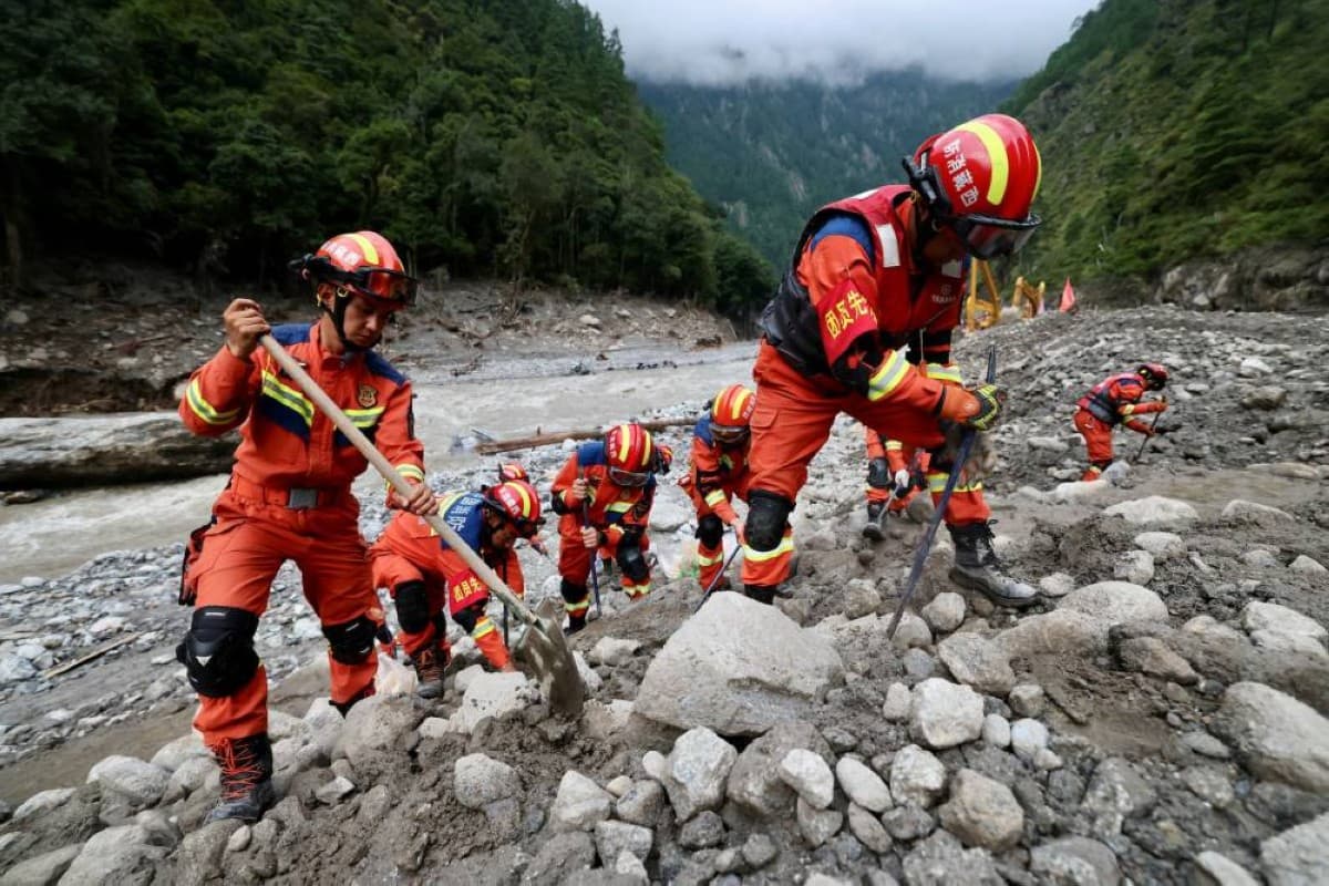 China mudslide causes 12 casualties