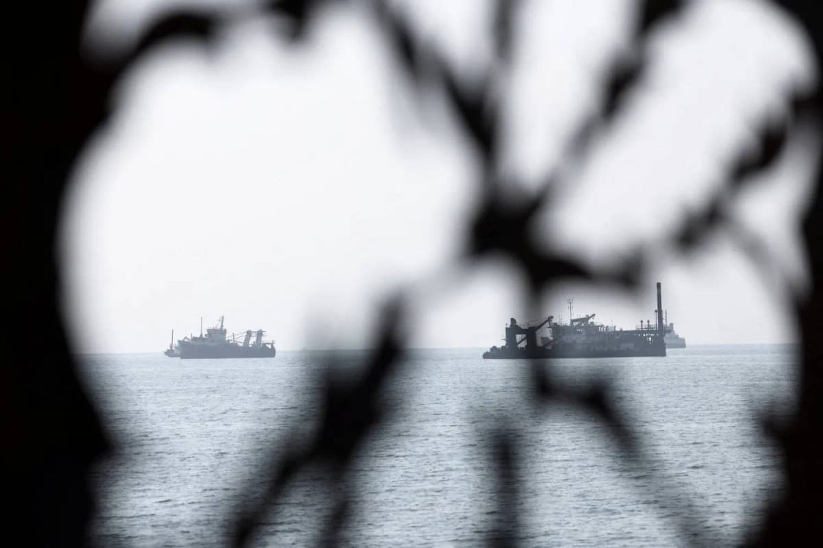 Iran's Economy Struggles Amid Hormuz Tensions
