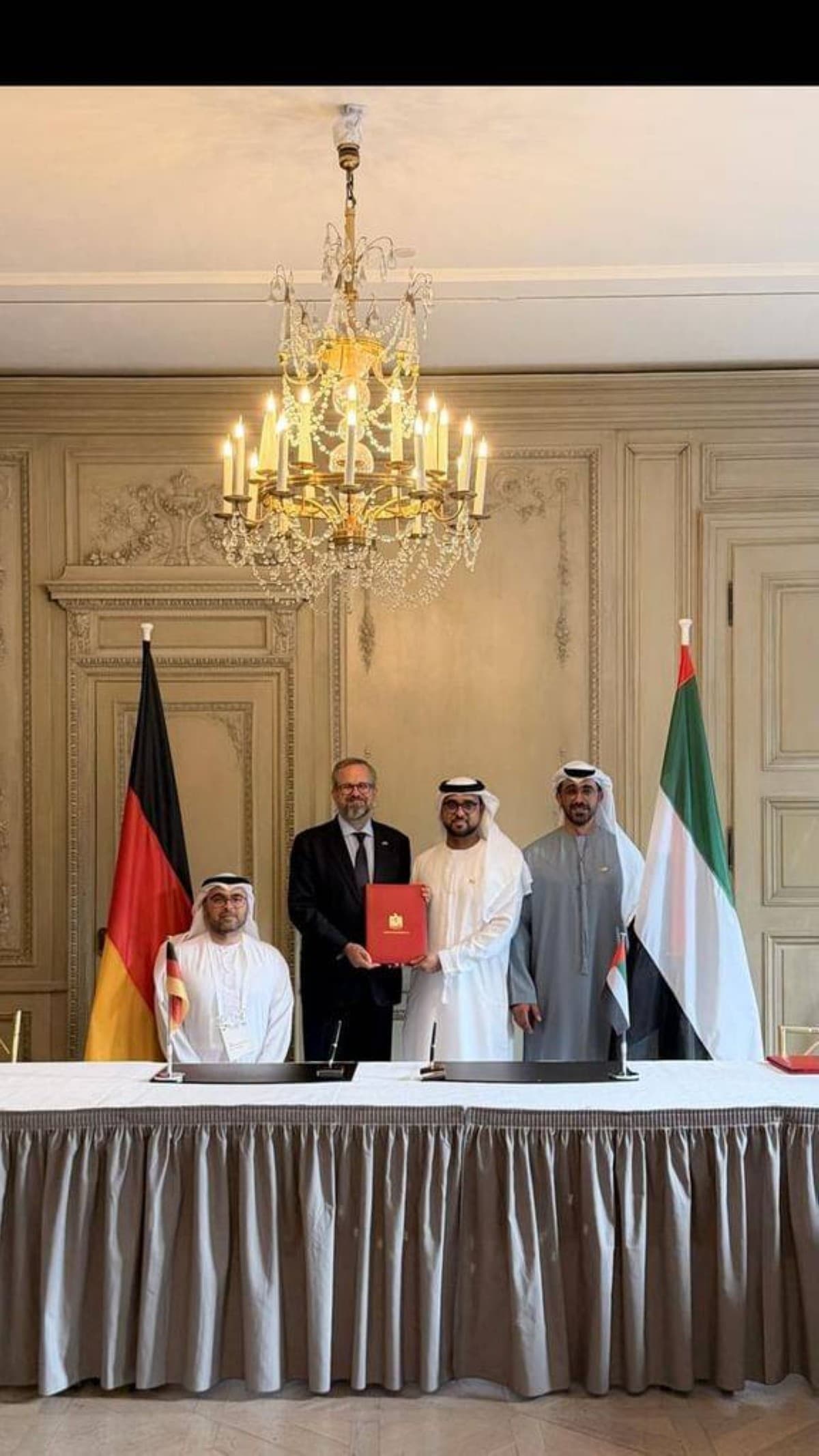 اتفاق بين أبوظبي وباير لدعم علوم الحياة