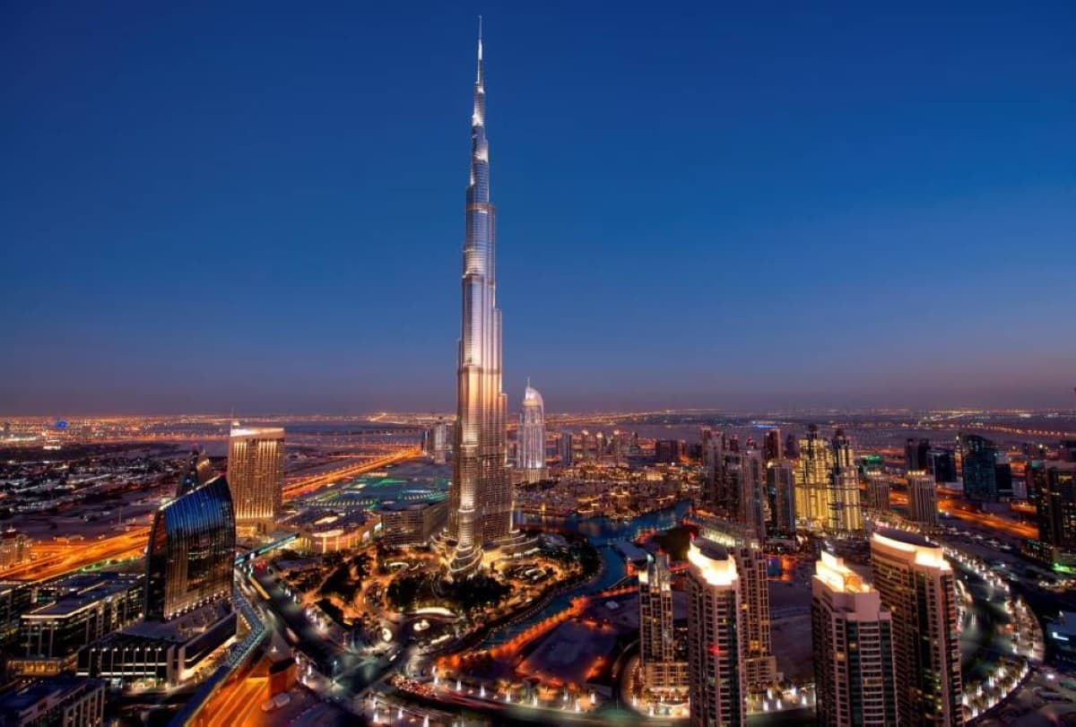 بلومبيرغ: الإمارات تبدأ الخريف بنمو اقتصادي
