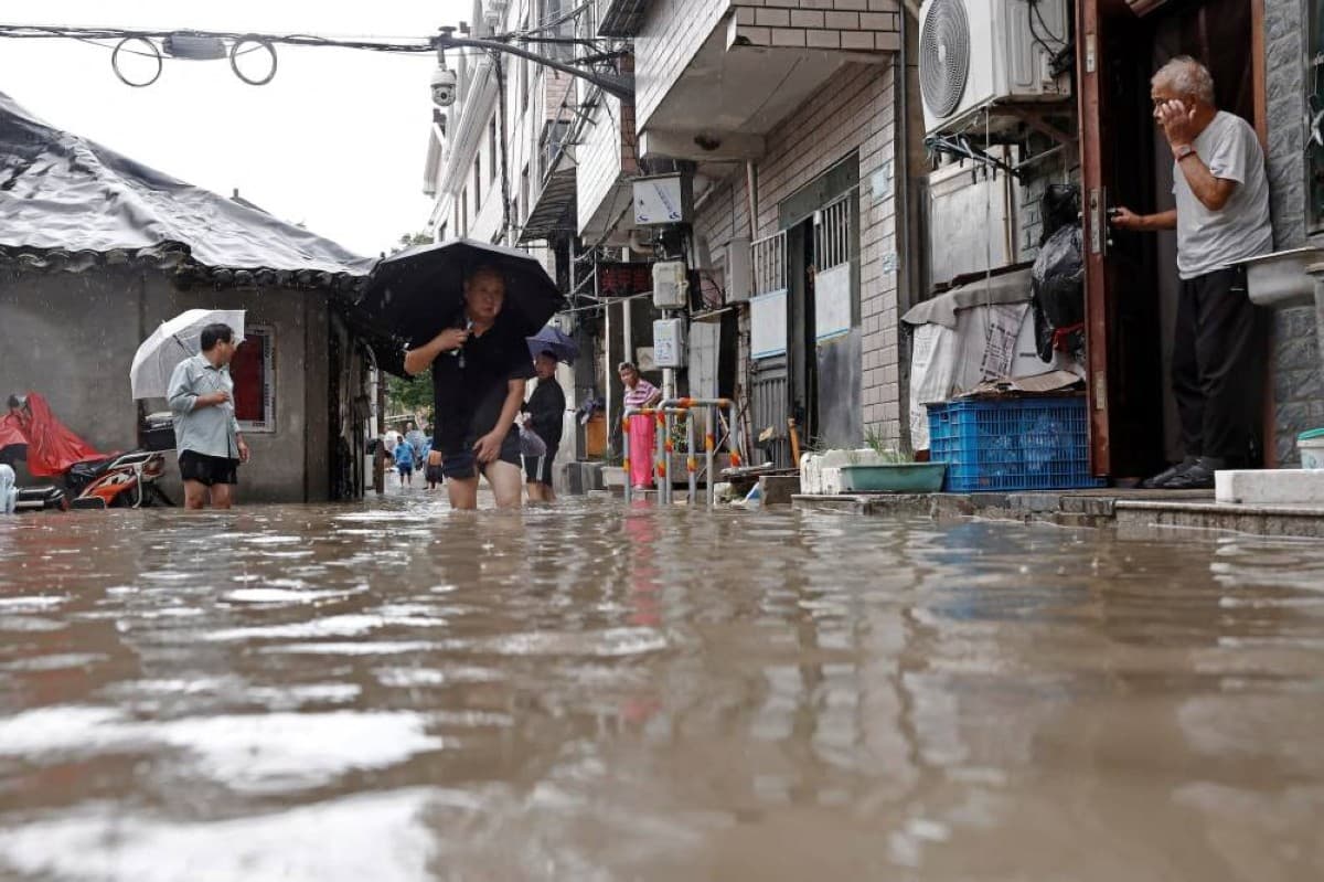 Southern China evacuates 31000 people