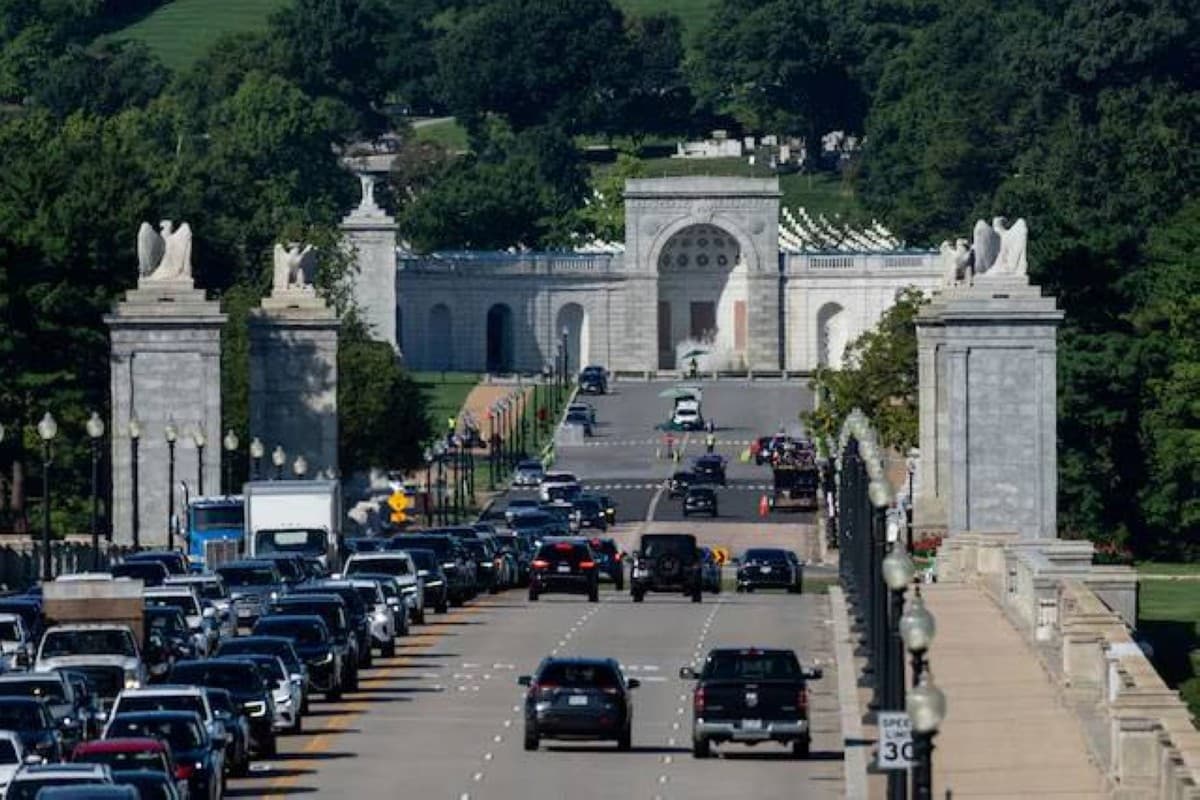 Trump intends to turn Arc de Triomphe into military site