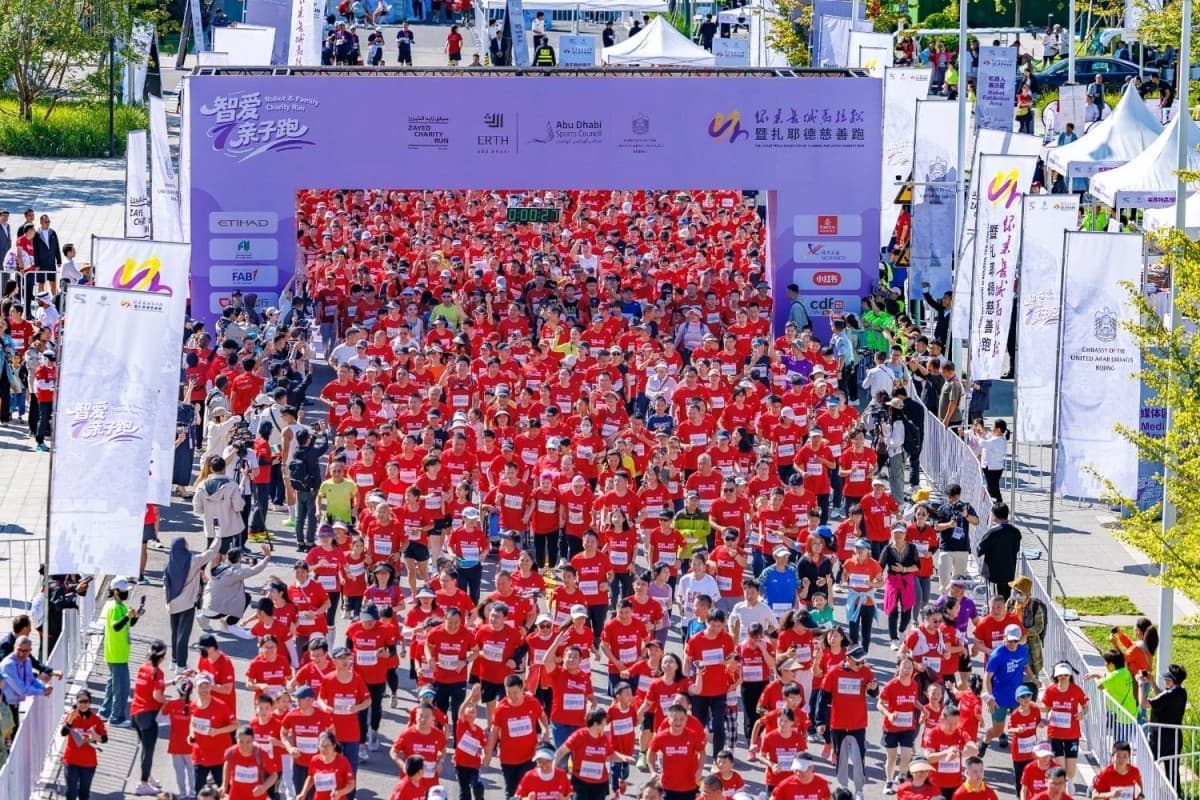 Thousands participate in Great Wall and Zayed races