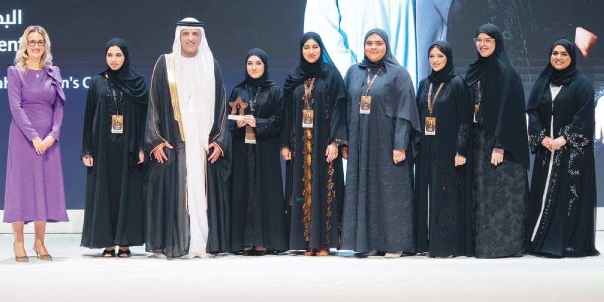 سعود بن صقر يكرم المتميزين في التعليم