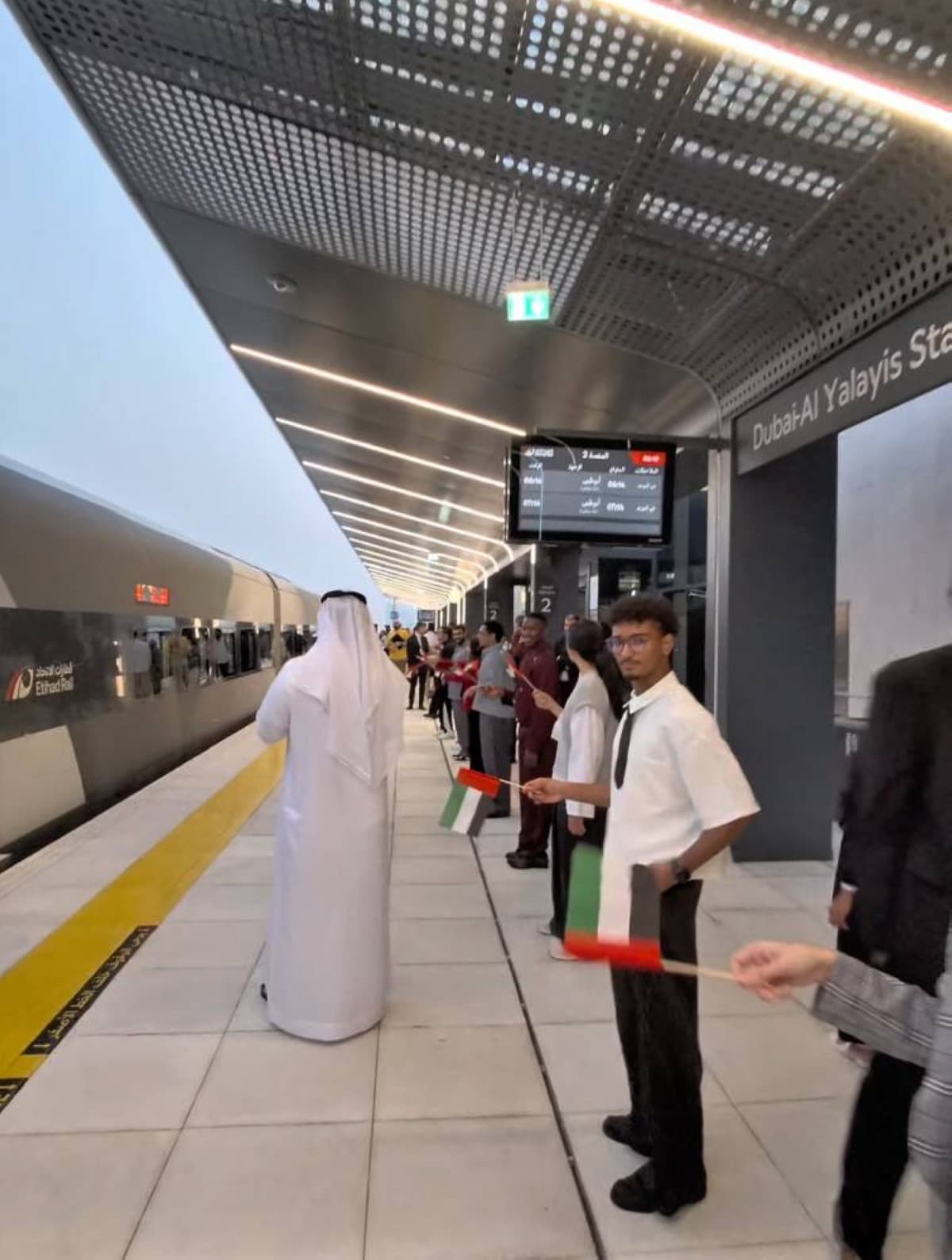 «البيان» يوثق رحلة قطارات الاتحاد من دبي إلى أبوظبي