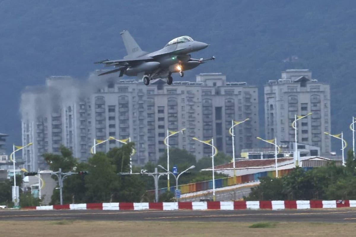 First F-16 jets arrive in Taiwan