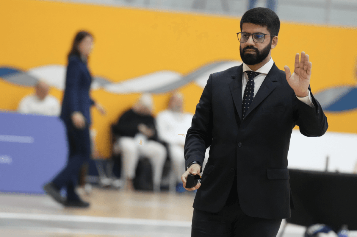 علي الحمادي أفضل حكم صاعد في سلاح الإيبيه 2026