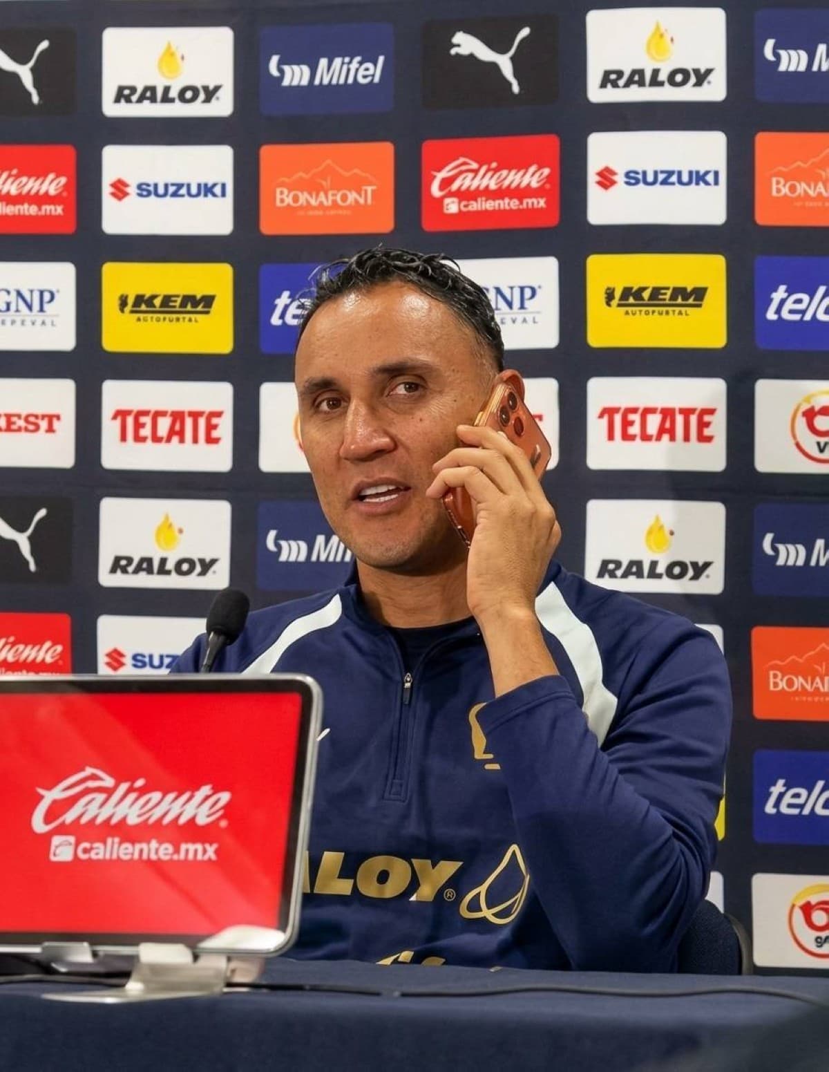 Real Madrid goalkeeper's wife calls during press conference