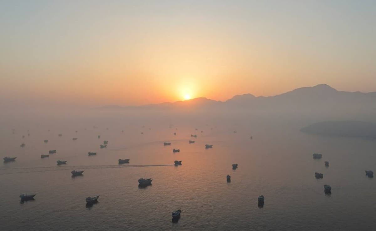 British Maritime Authority reports tanker hit in Hormuz