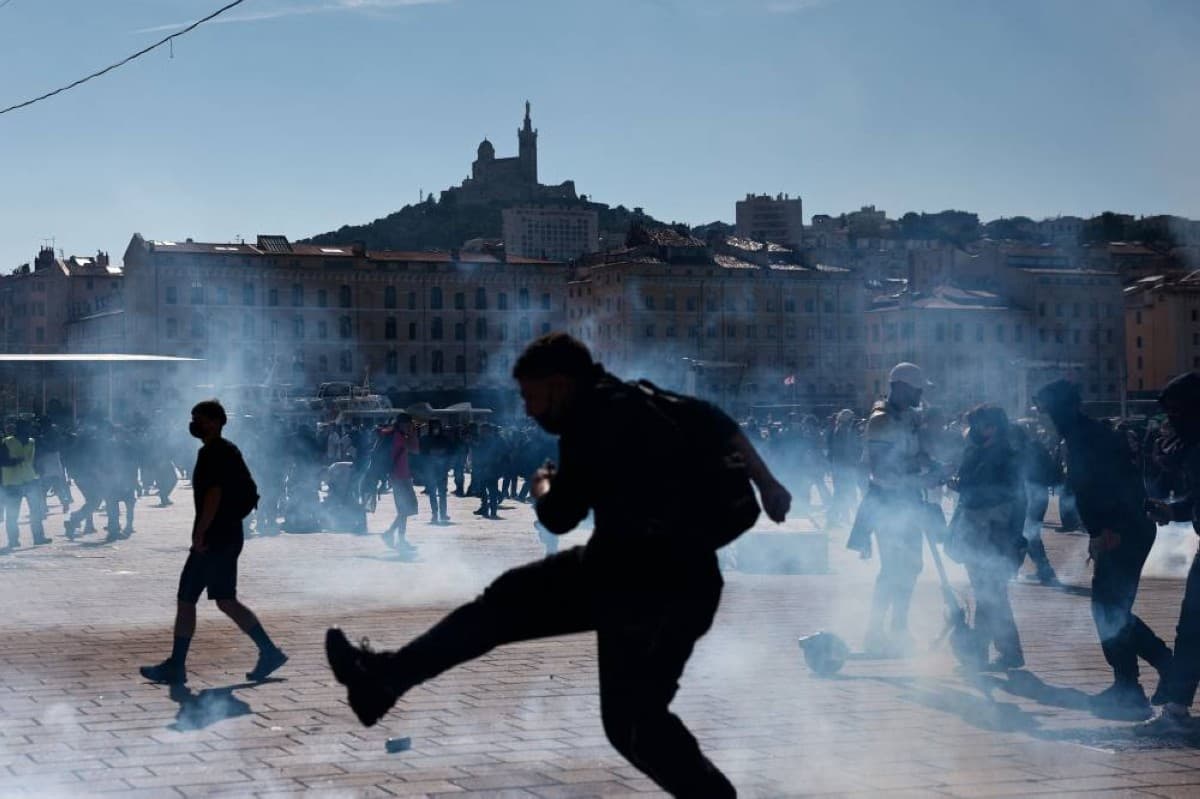 France confronts cost of living protests
