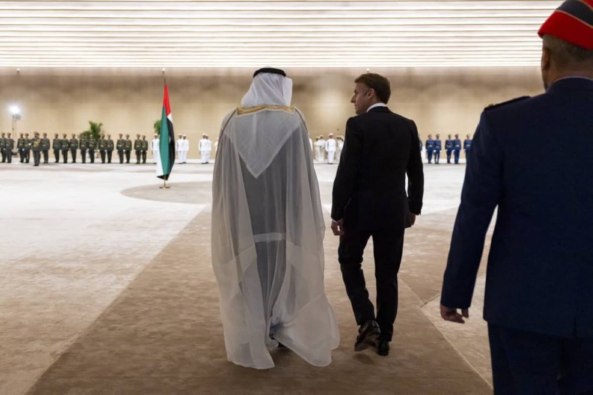 محمد بن زايد يؤكد عمق العلاقات الإماراتية الفرنسية