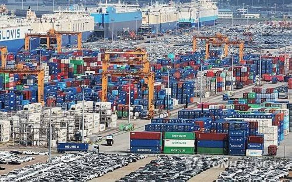 الصادرات الكورية تصل إلى 61.6 مليار دولار في 20 يوما