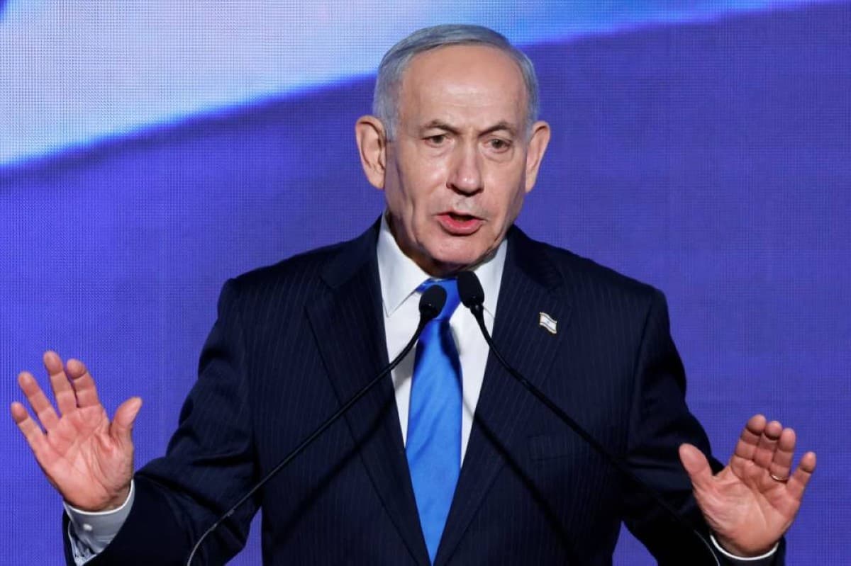 Netanyahu signs West Bank lockdown