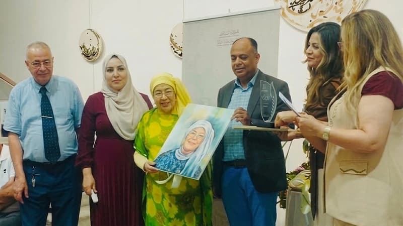 Hanaa Boukthir honors women