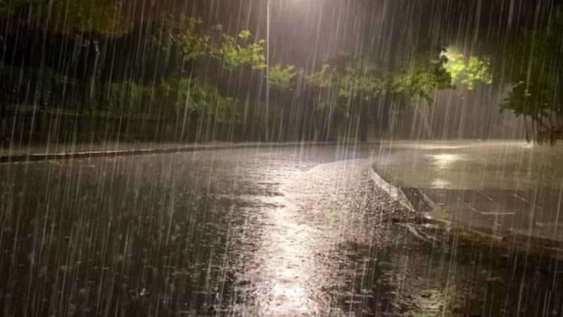 حالة الطقس الليلة مع أمطار خفيفة