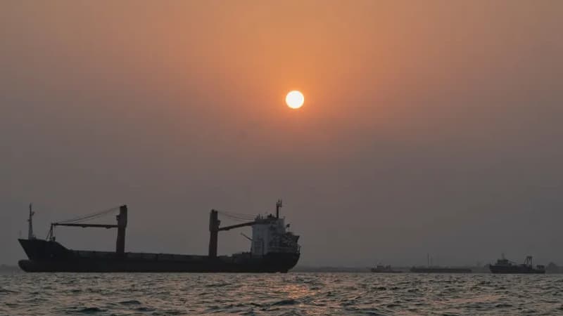 Oil tanker struck in Hormuz; 22 rescued