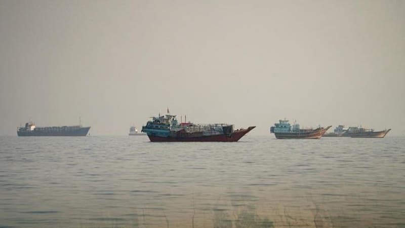 Iran shifts tactics in Strait of Hormuz and remains open to talks