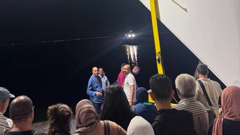 حريق بحرية يثير أزمة النقل بين صفاقس وقرقنة