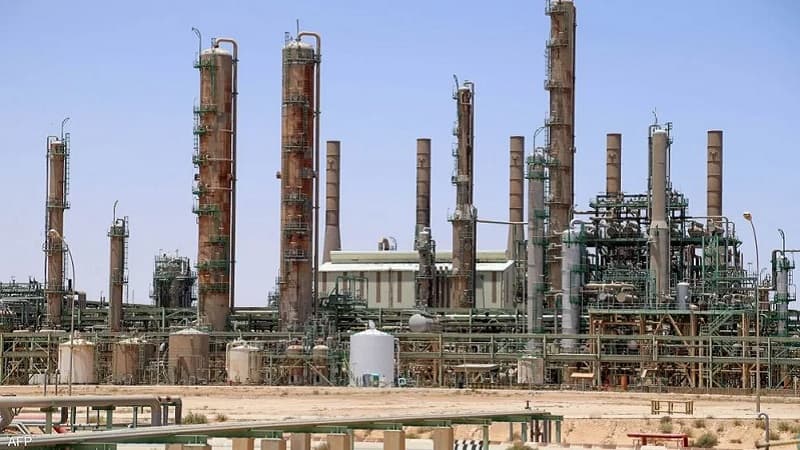 Libyan armed group halts oil pipeline