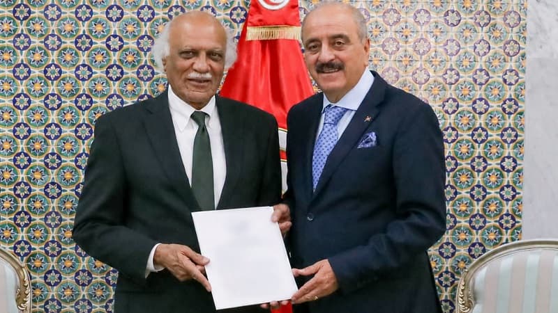 Foreign Minister Accepts Pakistani Ambassador Credentials
