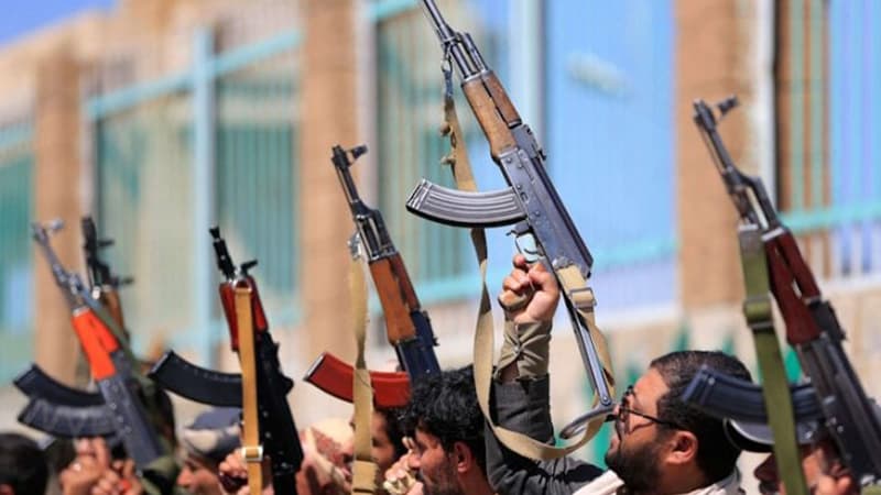 الحوثيون يستهدفون مطار الملك خالد بصاروخ