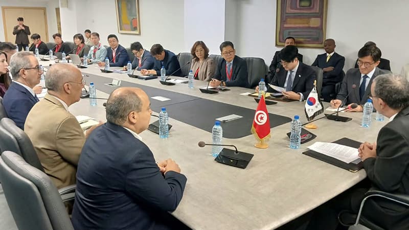 وزير الاقتصاد يناقش فرص الاستثمار في صناعة مكونات السيارات مع وفد كوري