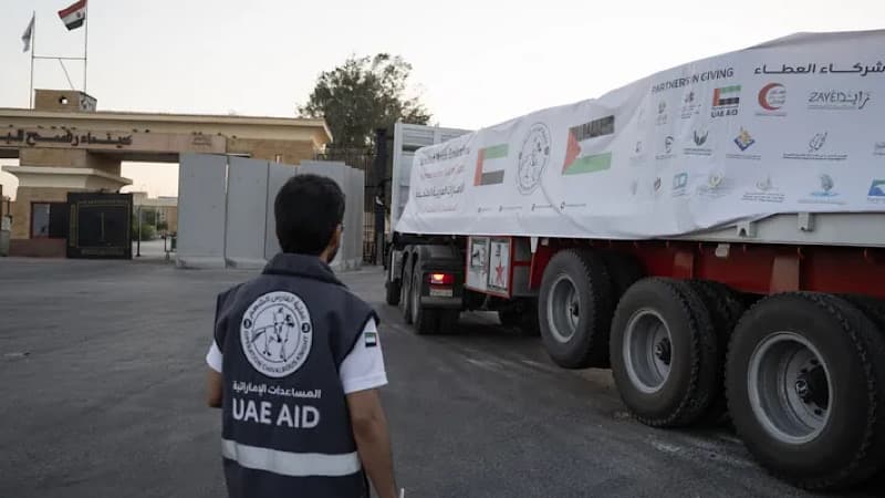 Emirati Trucks Deliver 533 Tons Aid