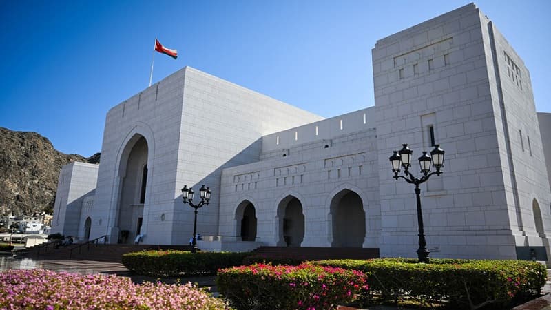 تفاصيل اجتماعات الأمريكيين والحوثيين في مسقط