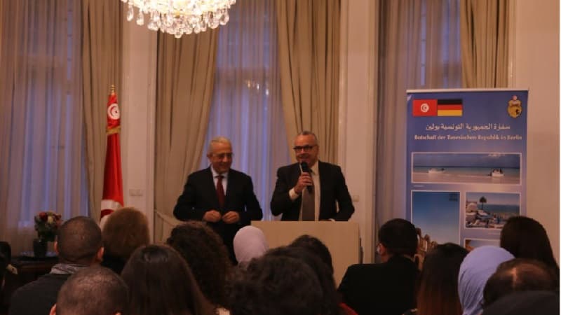 الفرجاني يعقد لقاء مع أطباء تونسيين في ألمانيا لتنمية القطاع الصحي