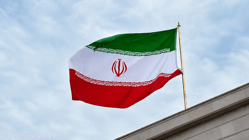 Iran delays Hormuz reopen; military shifts roles