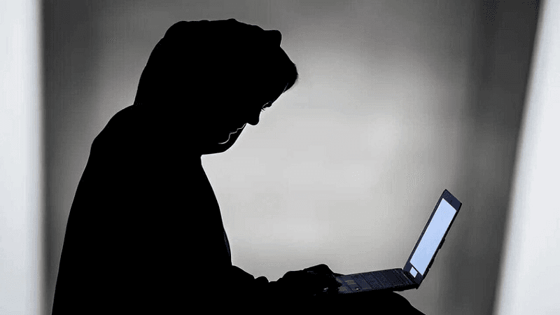 Egypt probes medical student over US women conduct