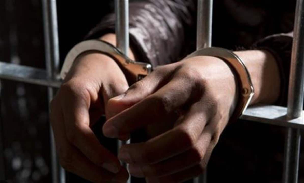 Man pretends to do repair to scam victims and invests their money in stocks