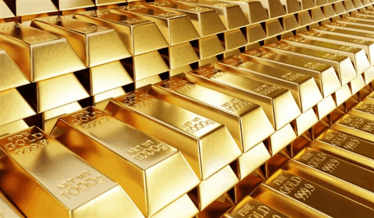 Gold prices dip slightly