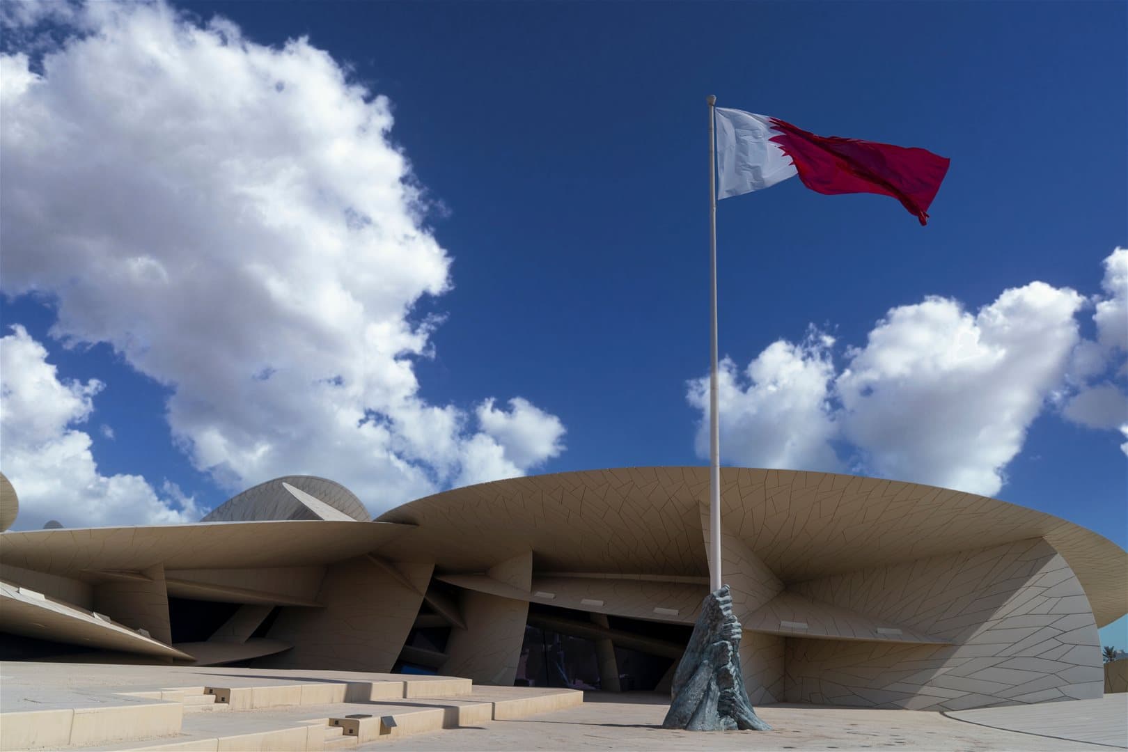 الخارجية القطرية تؤكد دعم الإمارات وتدعو لوقف الاعتداءات الإيرانية