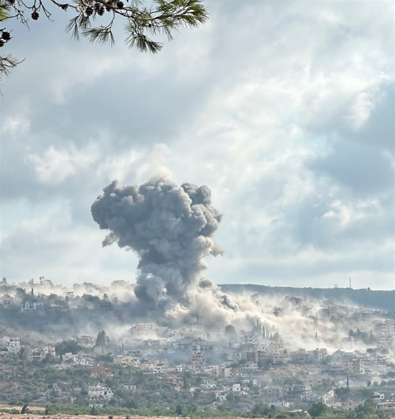 Israeli blasts in Al-Mansouri, Sidon