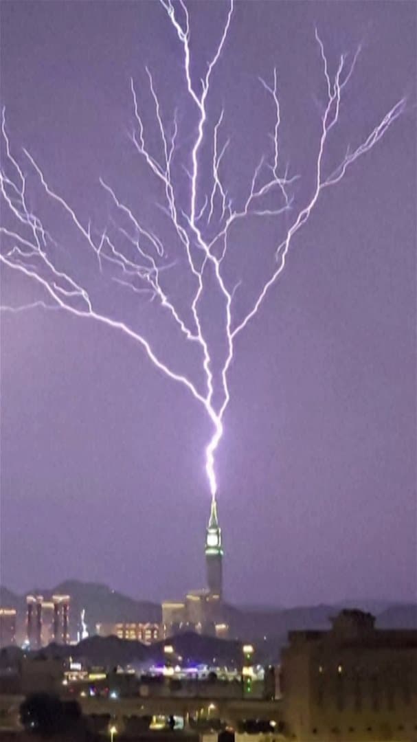 Mecca sky moment captured